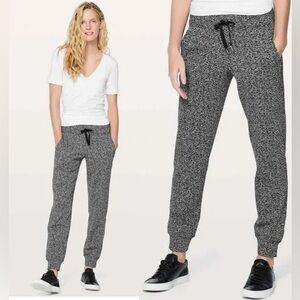 Lululemon Ready To Rulu Pant 29"
Reconnect Jacquard Luon White Black / Black